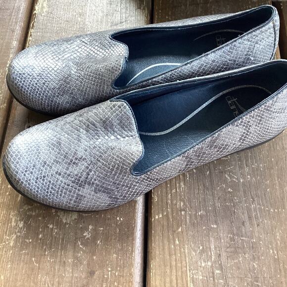 Dansko Olivia Snake Grey Black Slip Loafer Women’s Comfort Shoe Size 38 - Picture 3 of 5